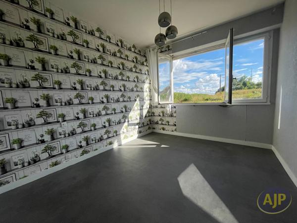 Appartement à vendre Saintes - 3 pièces, 74m² avec 2 chambre(s) à 133 200€ - AJP Immobilier Saintes