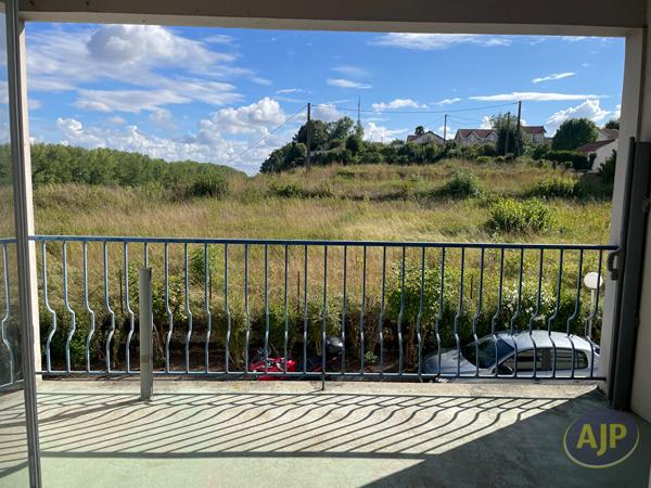 Appartement à vendre Saintes - 3 pièces, 74m² avec 2 chambre(s) à 133 200€ - AJP Immobilier Saintes