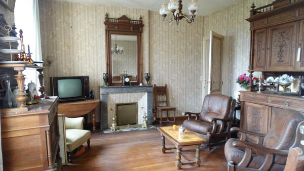 Illats (33720) Authentique propriété avec dépendances et parc.