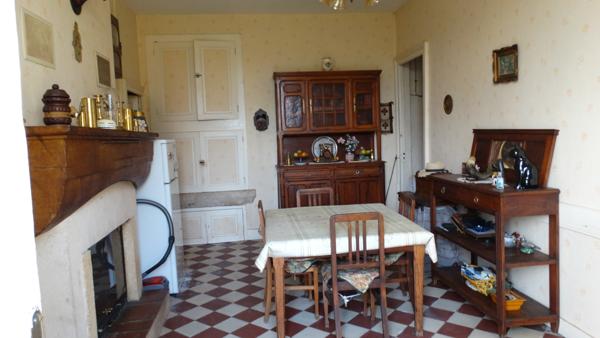 Illats (33720) Authentique propriété avec dépendances et parc.