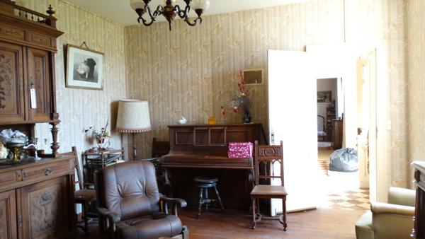 Illats (33720) Authentique propriété avec dépendances et parc.