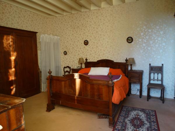 Illats (33720) Authentique propriété avec dépendances et parc.