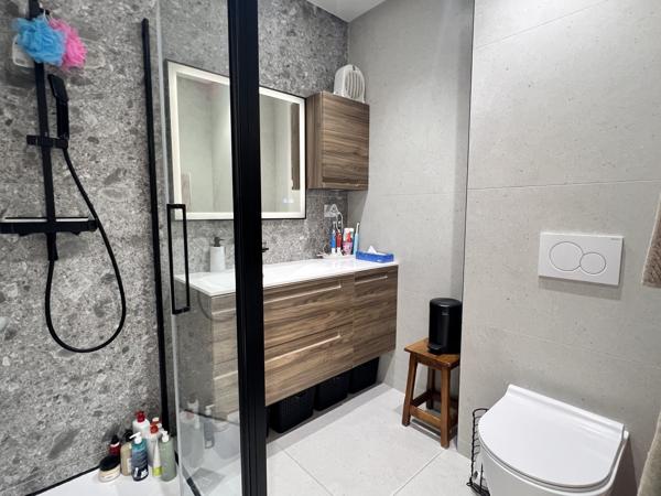 Appartement
         3 pièces
        - 52 m² 355 000 € *