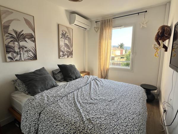 Appartement
         3 pièces
        - 52 m² 355 000 € *