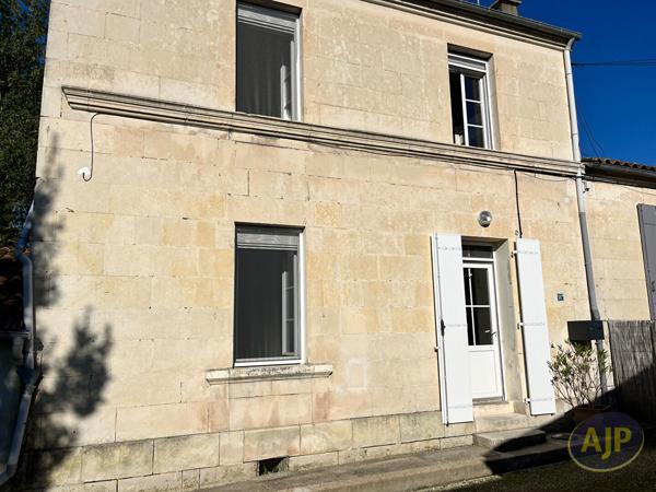 Maison à louer Saintes : 3 pièces, 51m² avec 2 chambre(s) à 750€ - AJP Immobilier Saintes