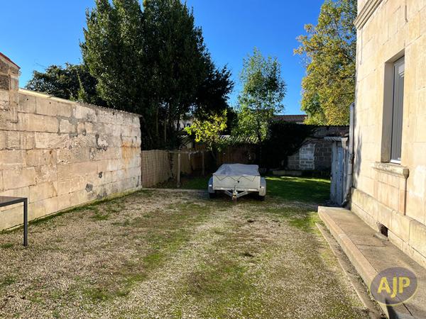 Maison à louer Saintes : 3 pièces, 51m² avec 2 chambre(s) à 750€ - AJP Immobilier Saintes