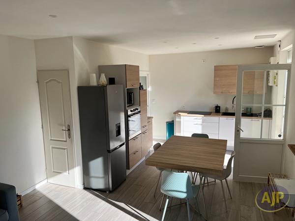 Maison à louer Saintes : 3 pièces, 51m² avec 2 chambre(s) à 750€ - AJP Immobilier Saintes