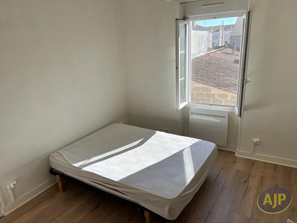 Maison à louer Saintes : 3 pièces, 51m² avec 2 chambre(s) à 750€ - AJP Immobilier Saintes