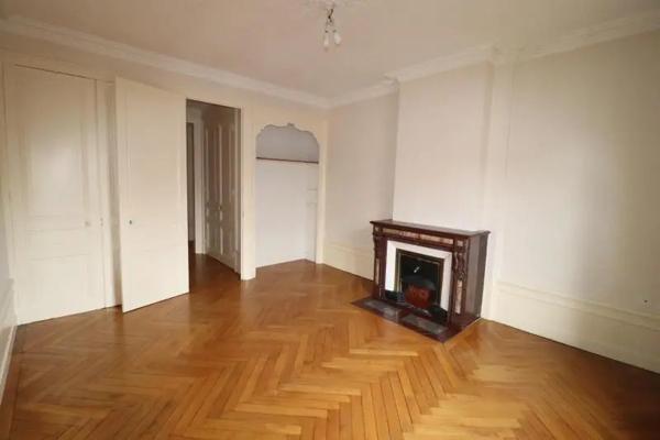 Appartement à louer 4 pièces 120.81m² Saint-Chamond (42400)