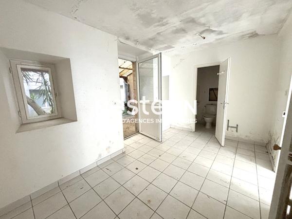 Appartement à vendre à VANNES en RDC à rénover T2 ou grand studio quartier Saint Patern