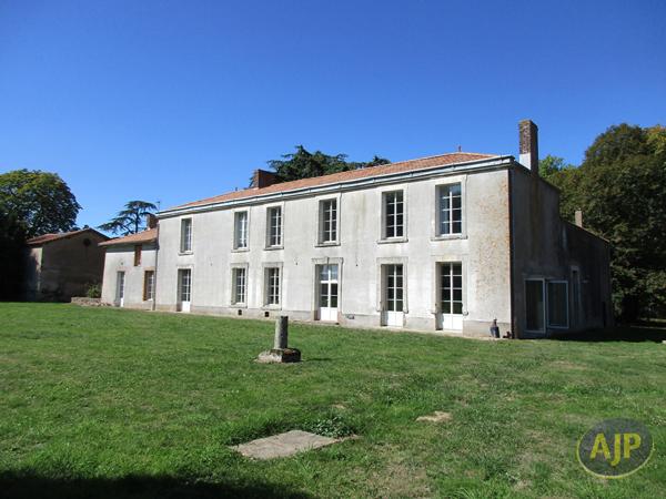 Biens de prestige à vendre Beaupreau En Mauges : 424 400 € - AJP Immobilier Saint-Macaire-en-Mauges