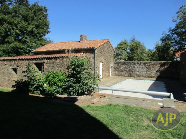 Biens de prestige à vendre Beaupreau En Mauges : 424 400 € - AJP Immobilier Saint-Macaire-en-Mauges