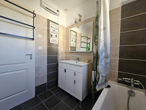 Uchaud (30620) Maison récente en R+1 - 30620 - Uchaud