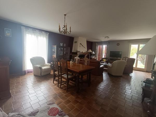 Pavillon des années 1980 à remettre au goût du jour