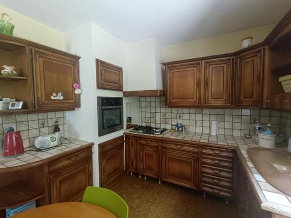 Pavillon des années 1980 à remettre au goût du jour