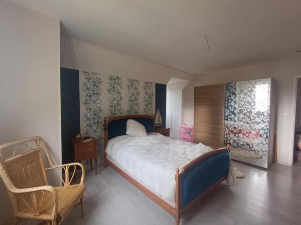 Pavillon des années 1980 à remettre au goût du jour