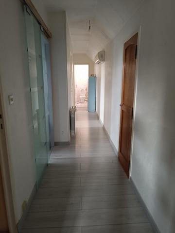 Pavillon des années 1980 à remettre au goût du jour