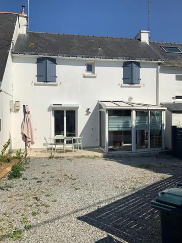 500m de la plage et du jolie port de lomener