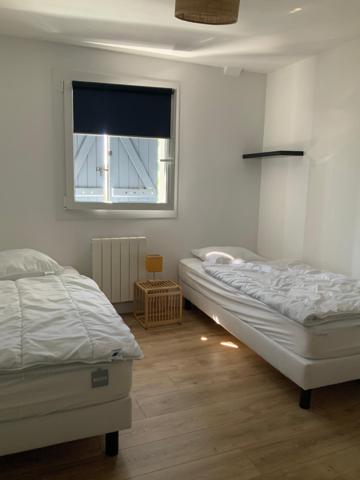 500m de la plage et du jolie port de lomener