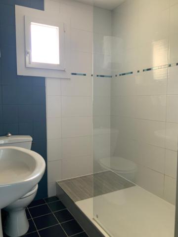 500m de la plage et du jolie port de lomener