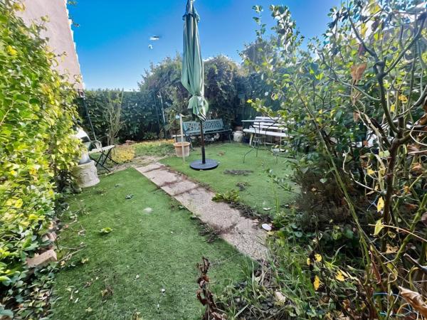 MAISON DE VILLE AVEC JARDIN A VILLEPREUX