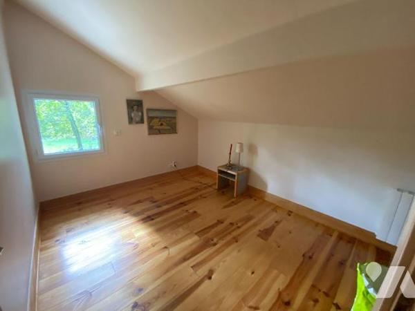 A VENDRE, Gironde, HOURTIN, dans un secteur calme à environ 5 kms du centre bourg, sur un terra...