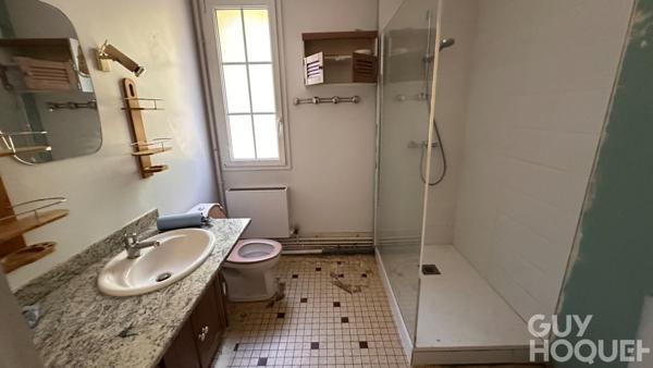 Local commercial Saint Benoit 300 m2 au sol