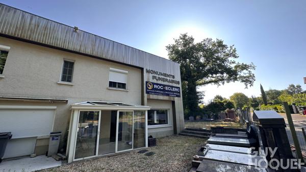 Local commercial Saint Benoit 300 m2 au sol