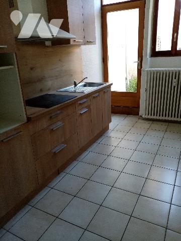 Secteur des abbatiales, appartement rez-de-jardin 51m², terrain environ 100 m² jardin et parking