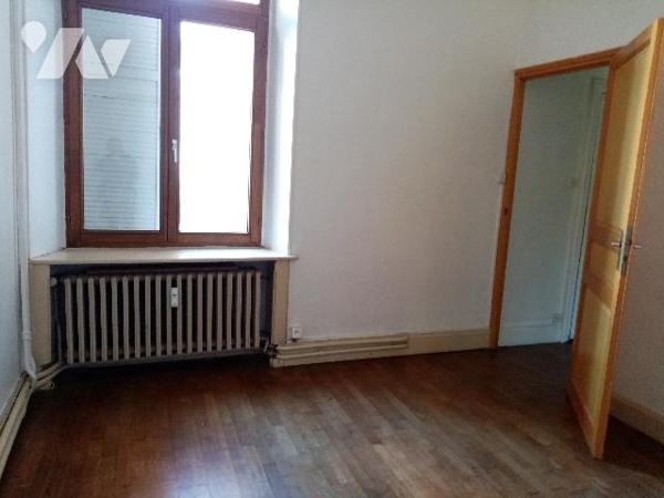 Secteur des abbatiales, appartement rez-de-jardin 51m², terrain environ 100 m² jardin et parking