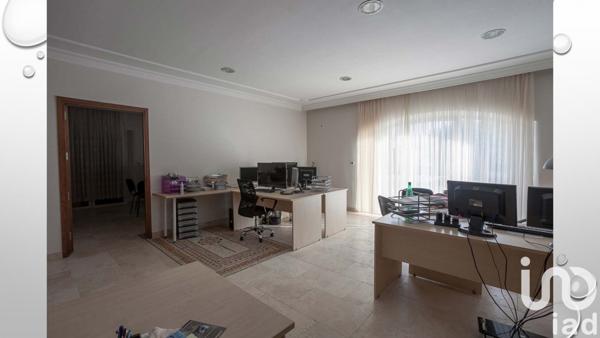 Bâtiment de 370 m² à Beaumettes (84220)