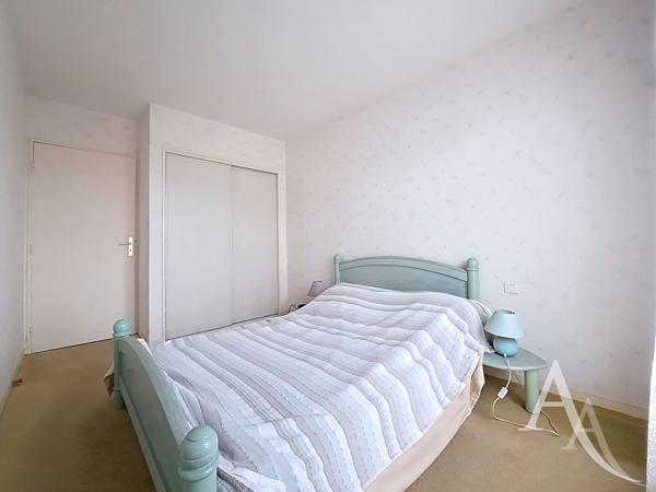 Au centre ville de Mantes La Jolie grand 3 pièces de 75 m² avec extérieur