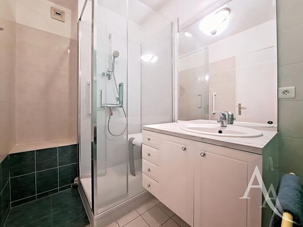 Au centre ville de Mantes La Jolie grand 3 pièces de 75 m² avec extérieur