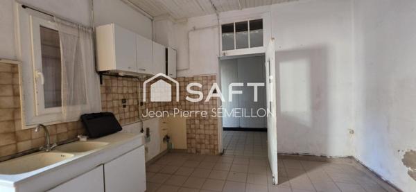 Immeuble mixte 203 m² avec cour 92 m² et parking