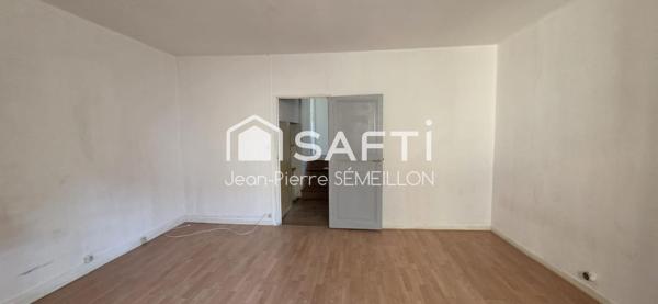 Immeuble mixte 203 m² avec cour 92 m² et parking