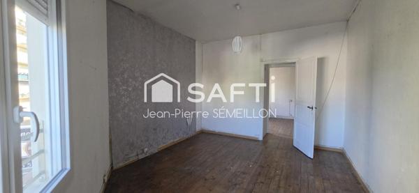 Immeuble mixte 203 m² avec cour 92 m² et parking