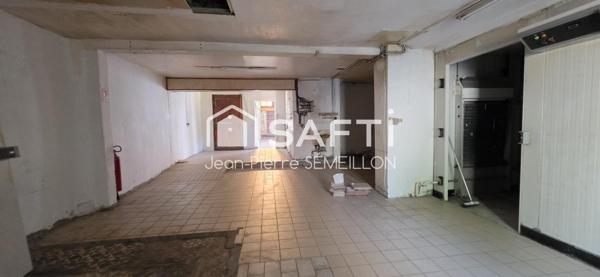 Immeuble mixte 203 m² avec cour 92 m² et parking