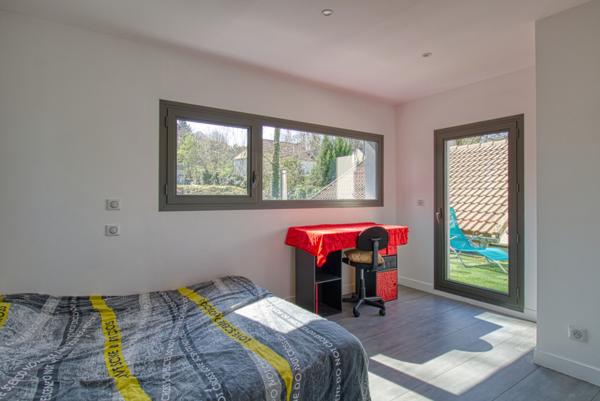 Villa d'architecte de 183m² à Chessy + 88m² de dépendance