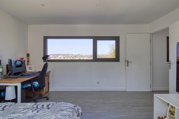 Villa d'architecte de 183m² à Chessy + 88m² de dépendance