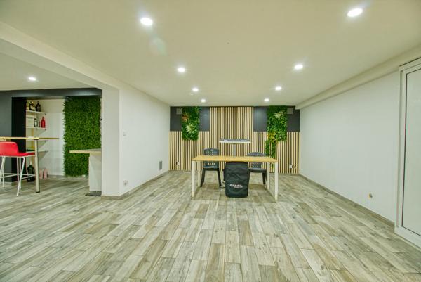 Villa d'architecte de 183m² à Chessy + 88m² de dépendance