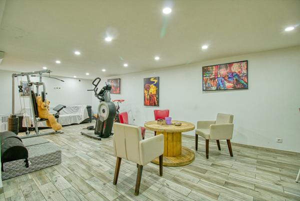 Villa d'architecte de 183m² à Chessy + 88m² de dépendance