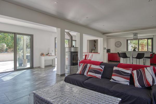 Villa d'architecte de 183m² à Chessy + 88m² de dépendance