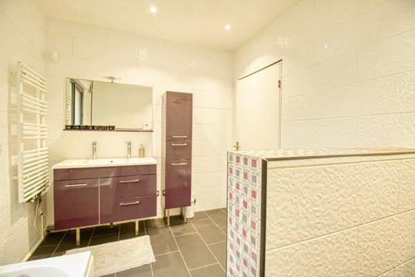 Villa d'architecte de 183m² à Chessy + 88m² de dépendance