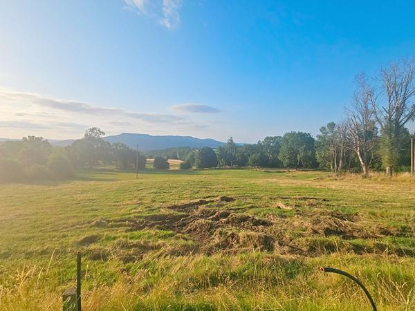 EXCLUSIVITE !Hameau de BEAUX Grande parcelle de terrain de plus de  8000 m2
