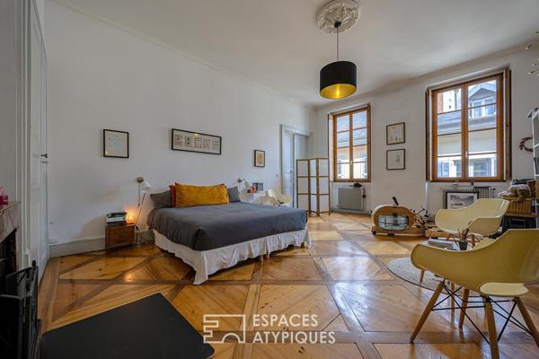 Appartement bourgeois à l’esprit vintage et son éden suspendu