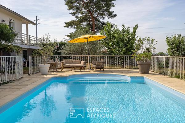 Maison familiale rénovée avec piscine, vue dégagée et studio indépendant – Coeur Dardilly