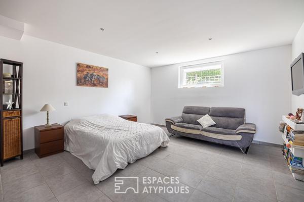 Maison familiale rénovée avec piscine, vue dégagée et studio indépendant – Coeur Dardilly