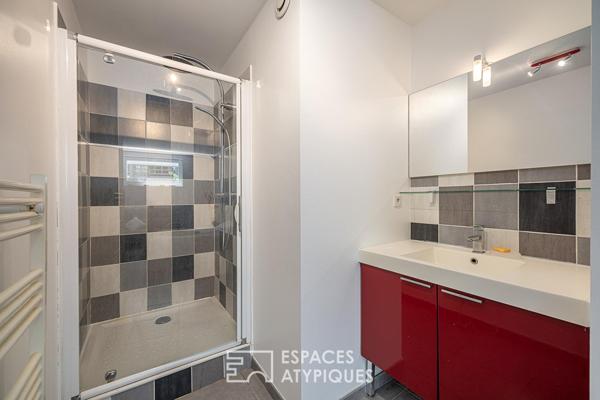 Maison familiale rénovée avec piscine, vue dégagée et studio indépendant – Coeur Dardilly