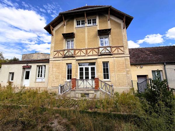 Maison de caractère en plein coeur de Provins - 5 pièces - 3 chambres  Jardin & 2 parkings !