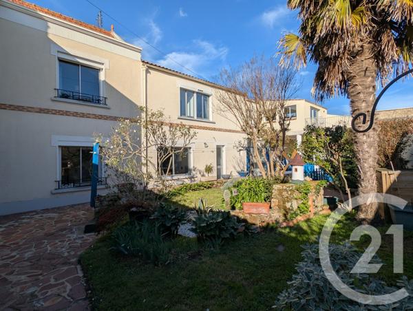 Maison à vendre  10 pièces - 300 m2 BEAUVOIR SUR MER - 85